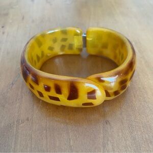 Classic Preppy Tortoise Shell Patterned Bracelet Bangle with Hinge Closure